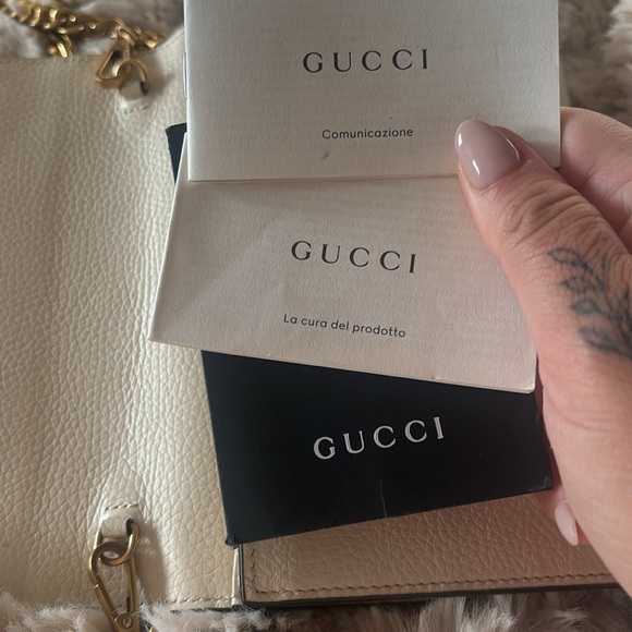 Gucci || Cream Marmot Crossbody Bag with Gold Chain - Picture 5 of 11